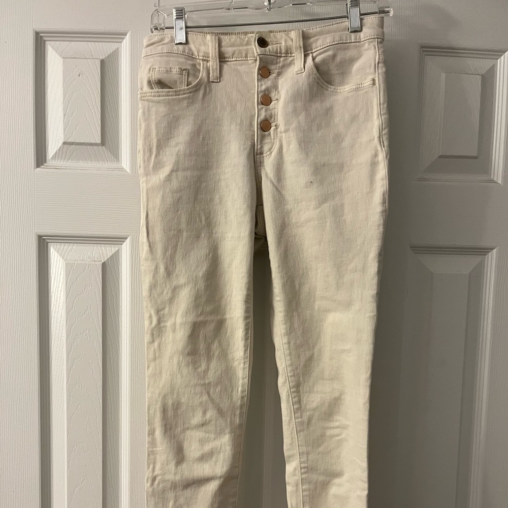 White high waisted jeans